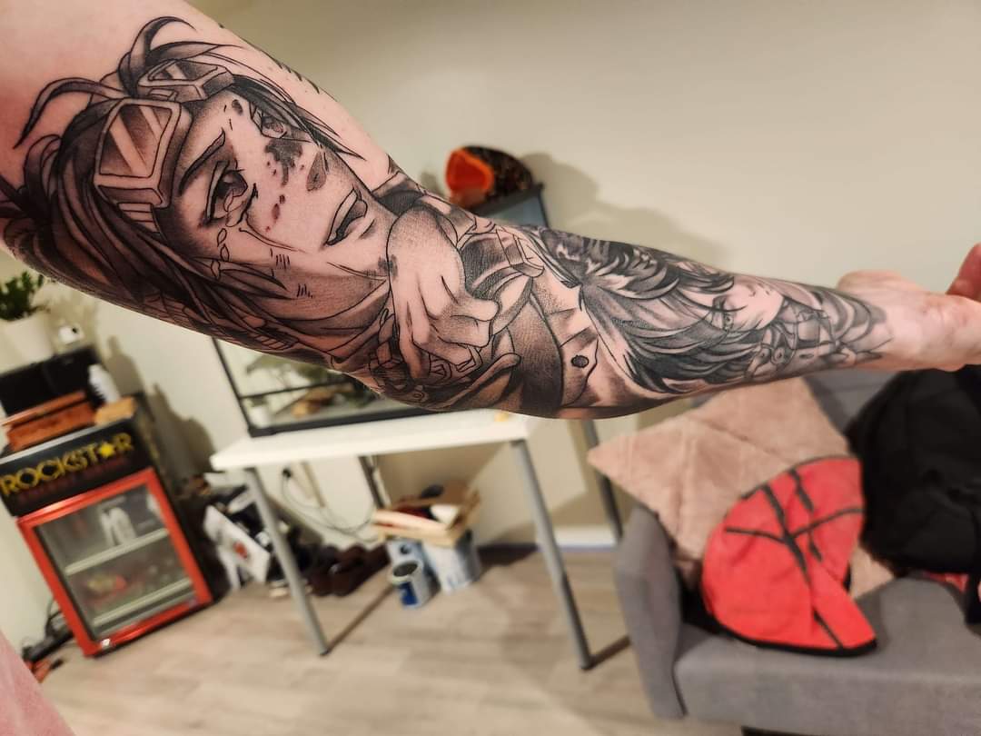 kkohler22's tweet photo. @Mitsukris @Ninja Demon slayer nice 👌. I got an AoT sleeve last year https://t.co/WevRC1gPnx