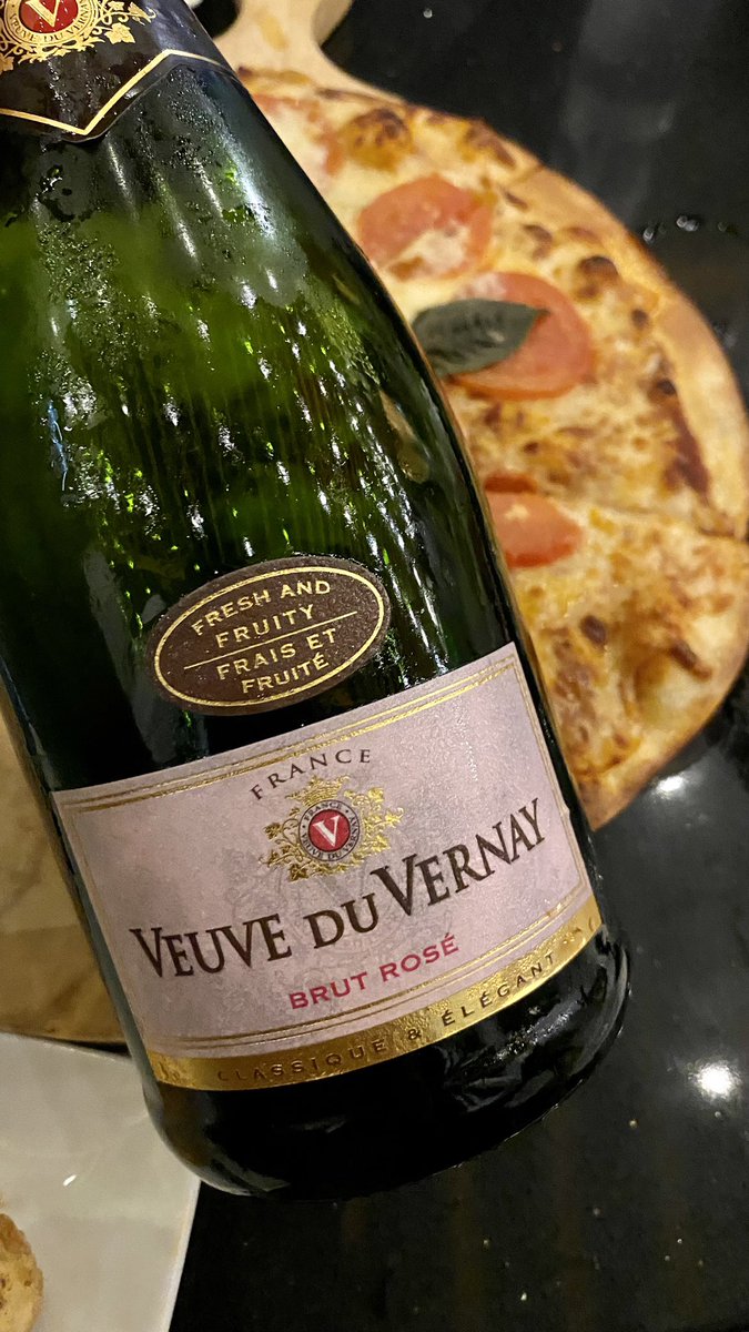 #AboutLastNight 
Birthday Bubbles 🥳🍾
@VeuveduVernay 
#Voyage #WineLife