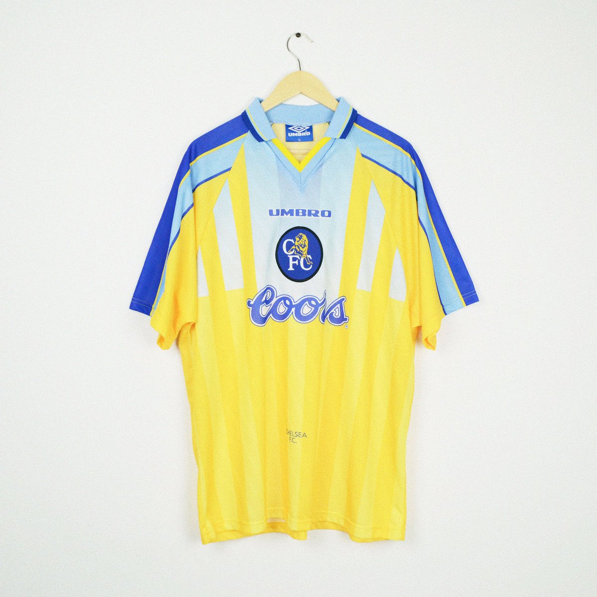 Sunday Drop 🚨 

Link to store in our bio 👆

#vintage #footballshirt #classicfootballshirts