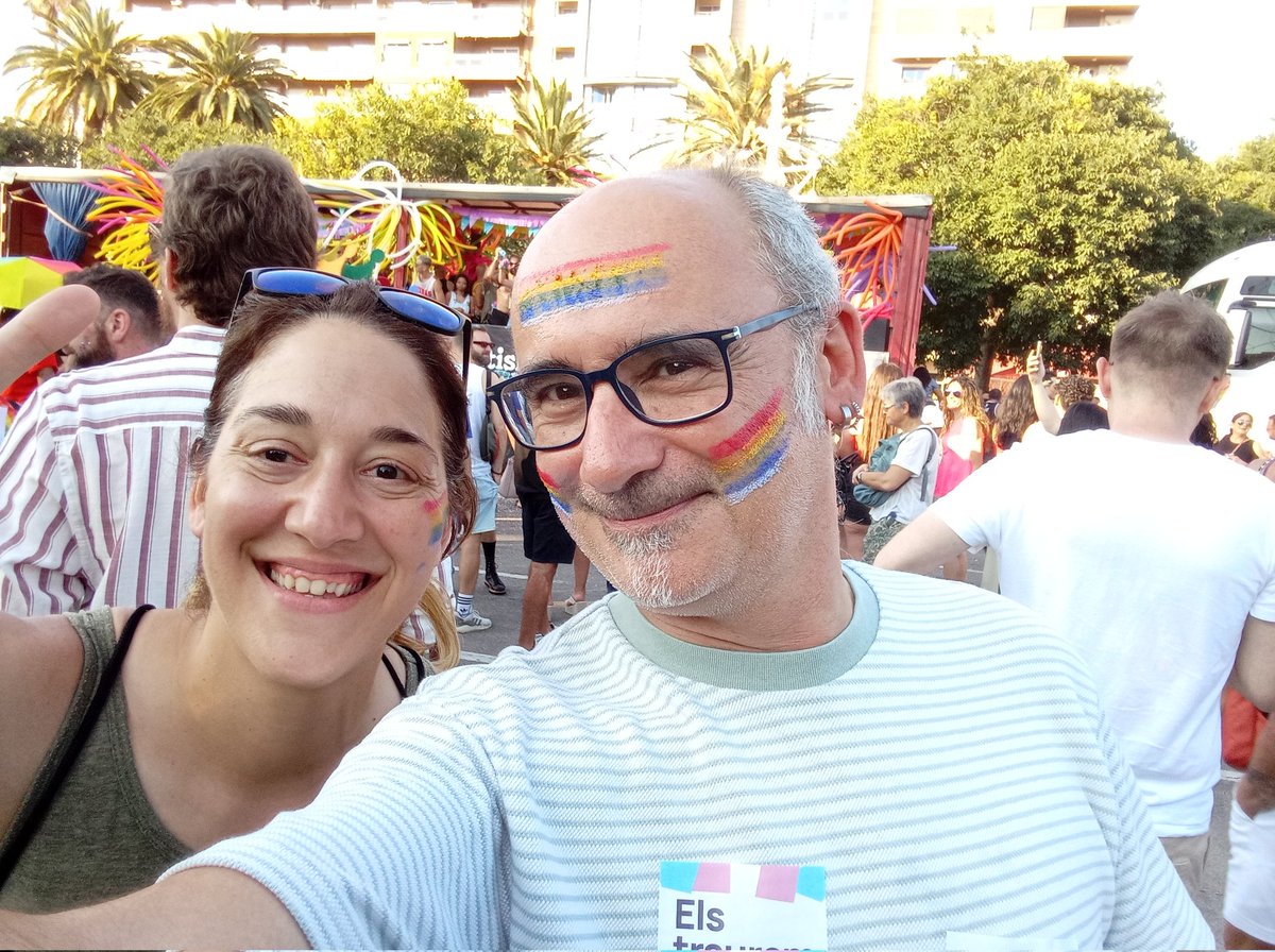 FerranVGarcia's tweet photo. Som molt d'estimar lliure ... I la gent que estimem també ho són 😉😘.
.
#OrgullDeSer #OrgullDEstimar ❤️🧡💛💚💙💜
.
#ElsTrauremElsColors https://t.co/Ve8jDMQrvT