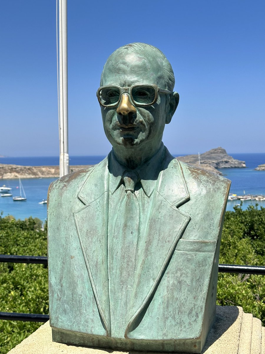 StevoBee's tweet photo. Was surprised to see a statue of Jeff Van Gundy in Lindos today. https://t.co/k31VvnYg50