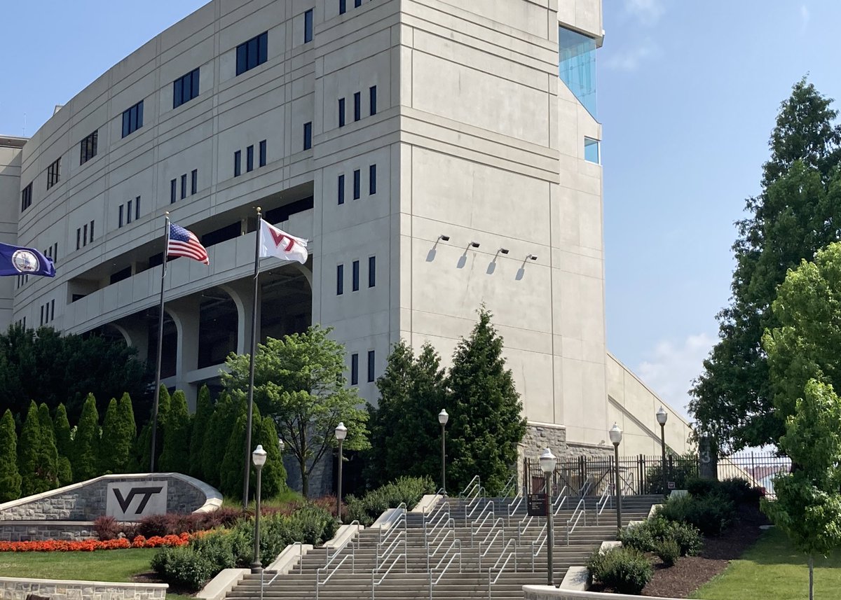 DRange34's tweet image. Excited to be at @VTechFootball for a camp today
@BearcatFBCoach @CUhitman56 @Coach3t @CoachMikeWeick @CoachGibboney @Coach_Stanton1 @CoachWMiller @RHHSBearcatsFB