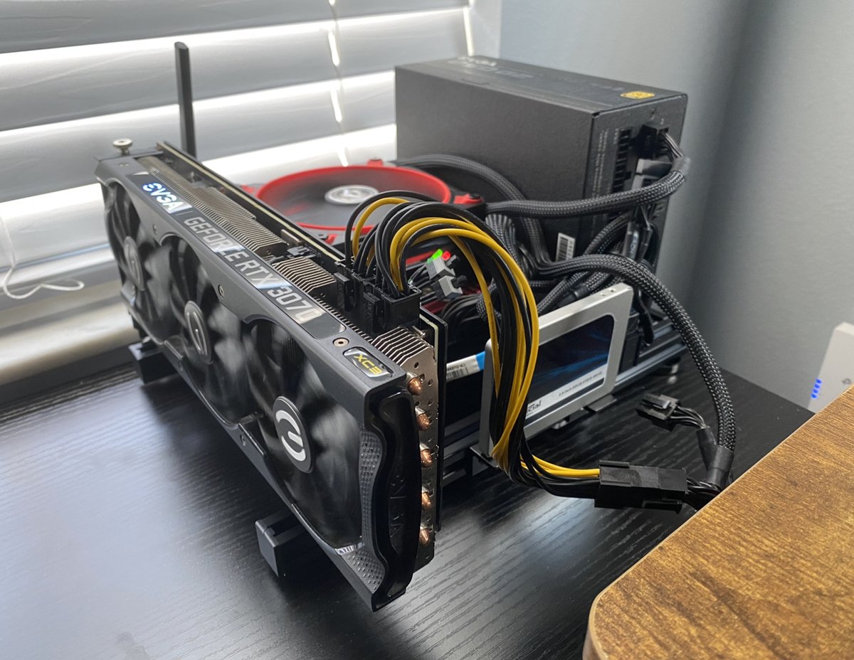 TheBinaryRunner's tweet photo. Just got that old school #mining vibe. #Hashing on the real #Ethereum for no reason at all. 

Miss the old TG days of #ProofOfWalken https://t.co/PdGJTws6nz