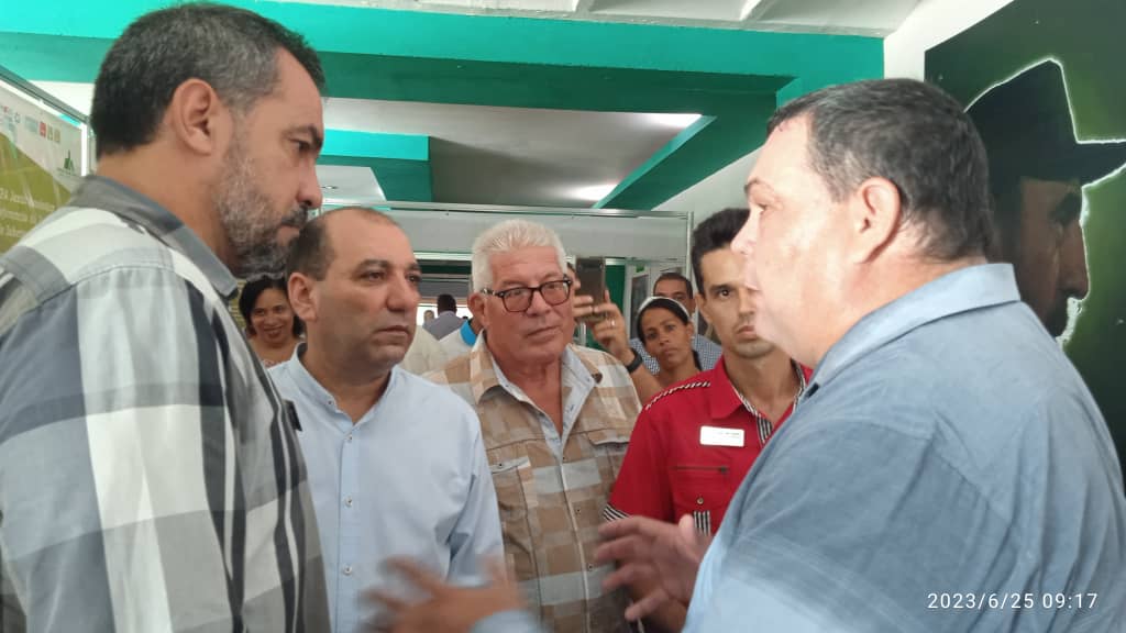 Azumat_Azcuba's tweet image. 🌱🖱#SoberaniaAlimenaria e #Informatización temas desde los cuáles nuestra empresa se alinea al Plan de Desarrollo Económico Social hasta 2030, conforman la muestra expositiva durante el Taller de Impactos de la Gestión de Innovación del @GAzcuba en el @cnca_azcuba