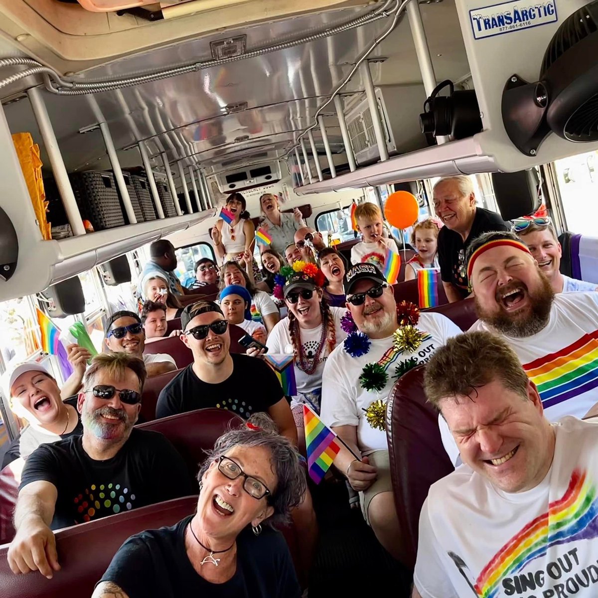 Can you guess what word we said? It wasn’t “cheese” 😂 come on out and see us at pride today!
#nashvillepride #nashvillemusicians #nashvilleinharmony