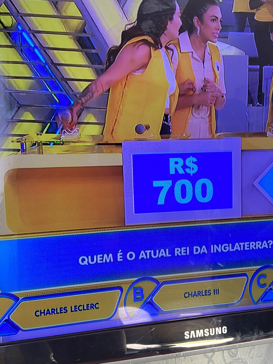 Daí tu liga a TV pra esquecer a F1 e... 
📸<a href="/thegiirlnextdor/">sthe</a>