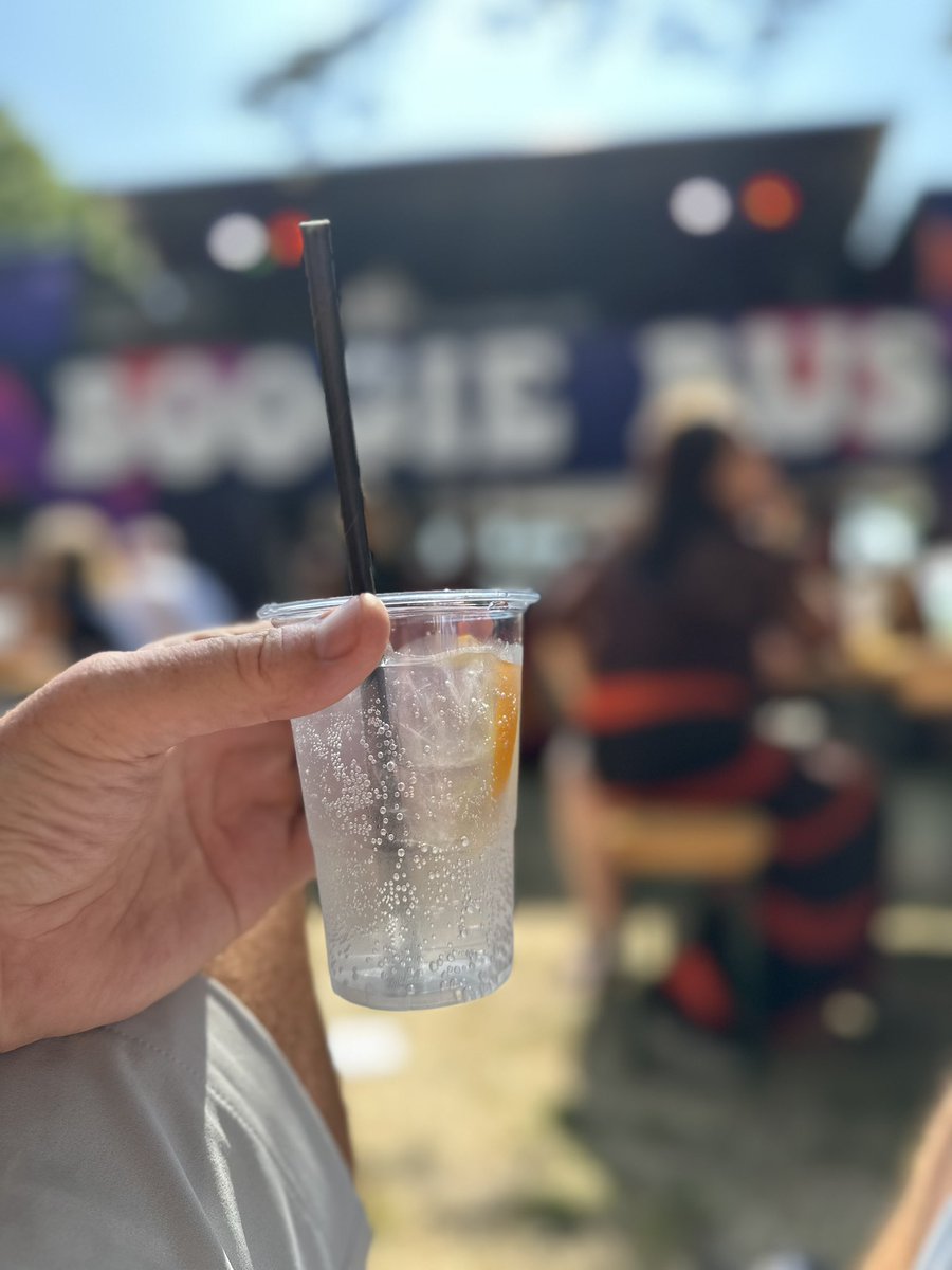 I’m having a #welldeserved G&T in the sunshine by the ‘Boogie Bus’ @shakenstirfest Fishermans Walk 🍸👍#southbourne #bournemouth