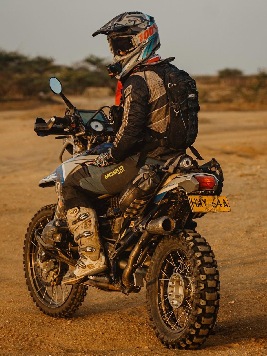 Time for another #UserStoryOfTheMonth! Meet Guillermo who loves to compete in rally tournaments on his beloved BMW #HP2Enduro! From slippery water to deep sand, nothing can stop this duo. 🤩 

📸: w_oalf_roader (IG)

#MakeLifeARide #SpiritOfGS #BMWMotorrad