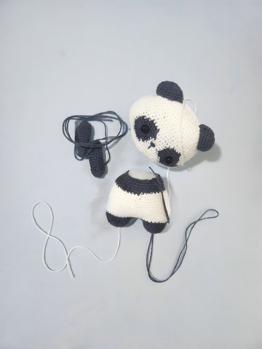 Iriskim0517's tweet photo. Little panda 🐼 
Made by me #babypanda #panda #crochet #tiktokhotviral #knittingtopia #knitting https://t.co/w6Jxe1ozoA
