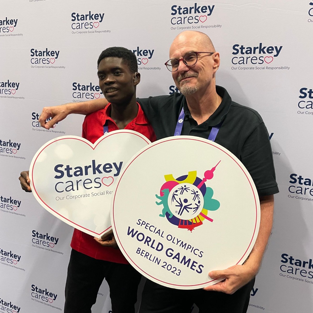 starkeyhearing's tweet image. Over 2,200 athletes have had their hearing screened, and over 250 (and counting) have been fit with hearing technology at @SOWG_Berlin2023. Thanks to the #StarkeyCares volunteers who created hearing smiles throughout this event. 

@SpecialOlympics 
#UnbeatableTogether #Berlin2023