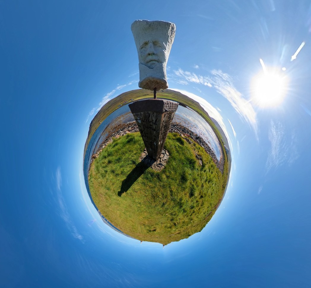 A tiny planet photo for you tiny people!

#photography #insta360 #360degrees #tinyplanet