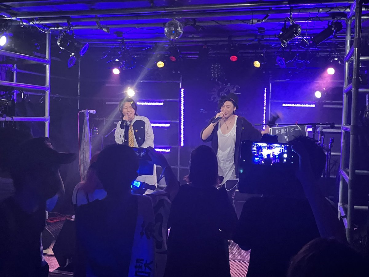 HTTss097's tweet photo. 初めてSHSのライブ参加したけどめっちゃ楽しかった！！大西洋平さん目当てで行ったけどどれもほんとにいい曲で歌ってる演者さんたちもサイコーにかっこよかった！
またライブあったらぜひ行きたいなー
それまでに仮面ライダーと戦隊モノの曲覚えておかないと！！
#SHS20 https://t.co/uQZ73J0TvT