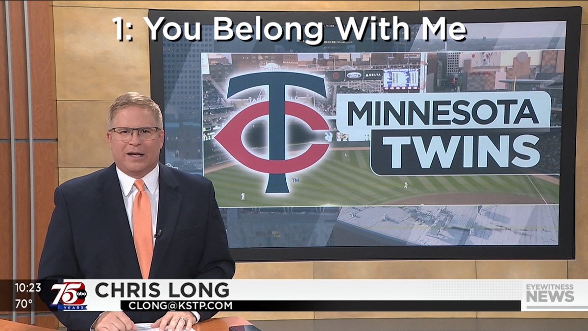 awfulannouncing's tweet photo. Sportscaster expertly works 46 different Taylor Swift song titles into broadcast https://t.co/hTW4Imb9IZ https://t.co/Gvc60cYMIM