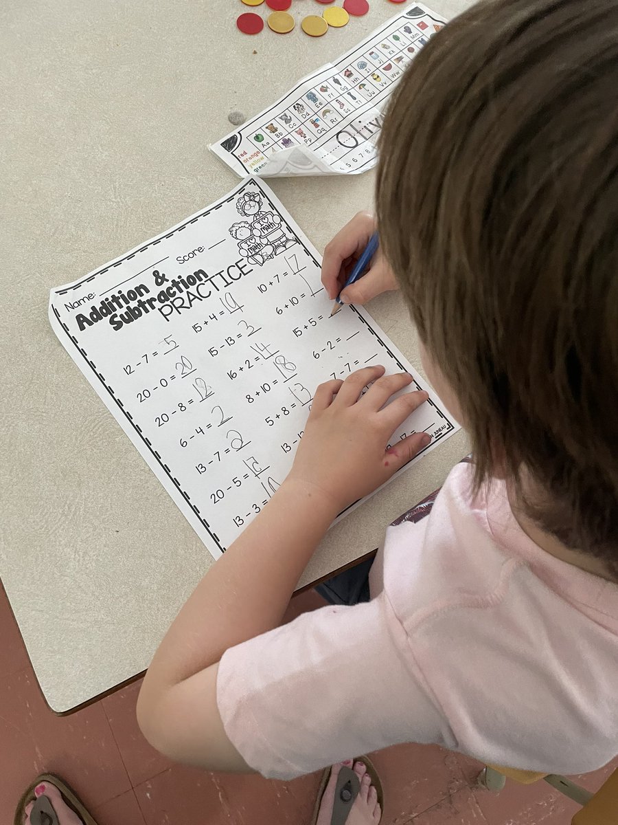 mrsbowesteaches's tweet image. On Thursday the grade 2’s worked hard to add and subtract two digit numbers. Students used base ten blocks to support their understanding. Grade 1’s worked to add and subtract numbers to 20. They used counters and number paths to self check their thinking. #numbers #mathtools