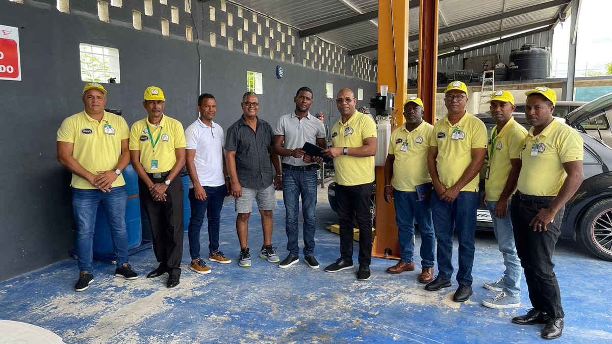 asodprotecmaa's tweet photo. La asociación Dominicana Prodesarrollo de técnicos automotriz y afines (ASODPROTEMAAINC.).Designó en el region del este, bávaro, punta cana, un delegado para representar la institución en esa demarcación. https://t.co/dXDdOPMVMJ