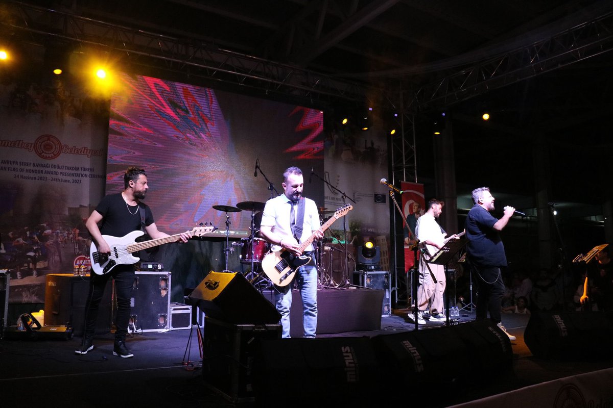 mustafaaltintqs's tweet photo. Avrupa Şeref Bayrağı Ödülü Ahmetbey’in 🇹🇷❤️🇪🇺

Bir mini festival havasında geçen etkinliklerimize katılan, destek veren, bu gururu bizlerle paylaşan herkese, en çok da ödülün asıl sahibi Ahmetbey’li hemşehrilerime sonsuz teşekkürler.. https://t.co/GMNRirbLiG