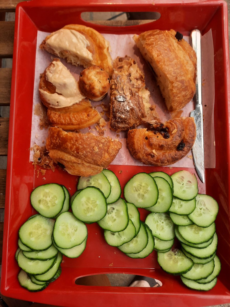 Au centre d'archives des érables, le jour du concombre est dignement célébré ! Rappelons que la loi révolutionnaire du #7messidor an 2 fait des #archives un bien commun, librement et gratuitement accessible, rend les archives du roi au peuple <a href="/hsegard/">hsegard</a> <a href="/Rn2aArchivistes/">Rezo Act Archivistes</a>