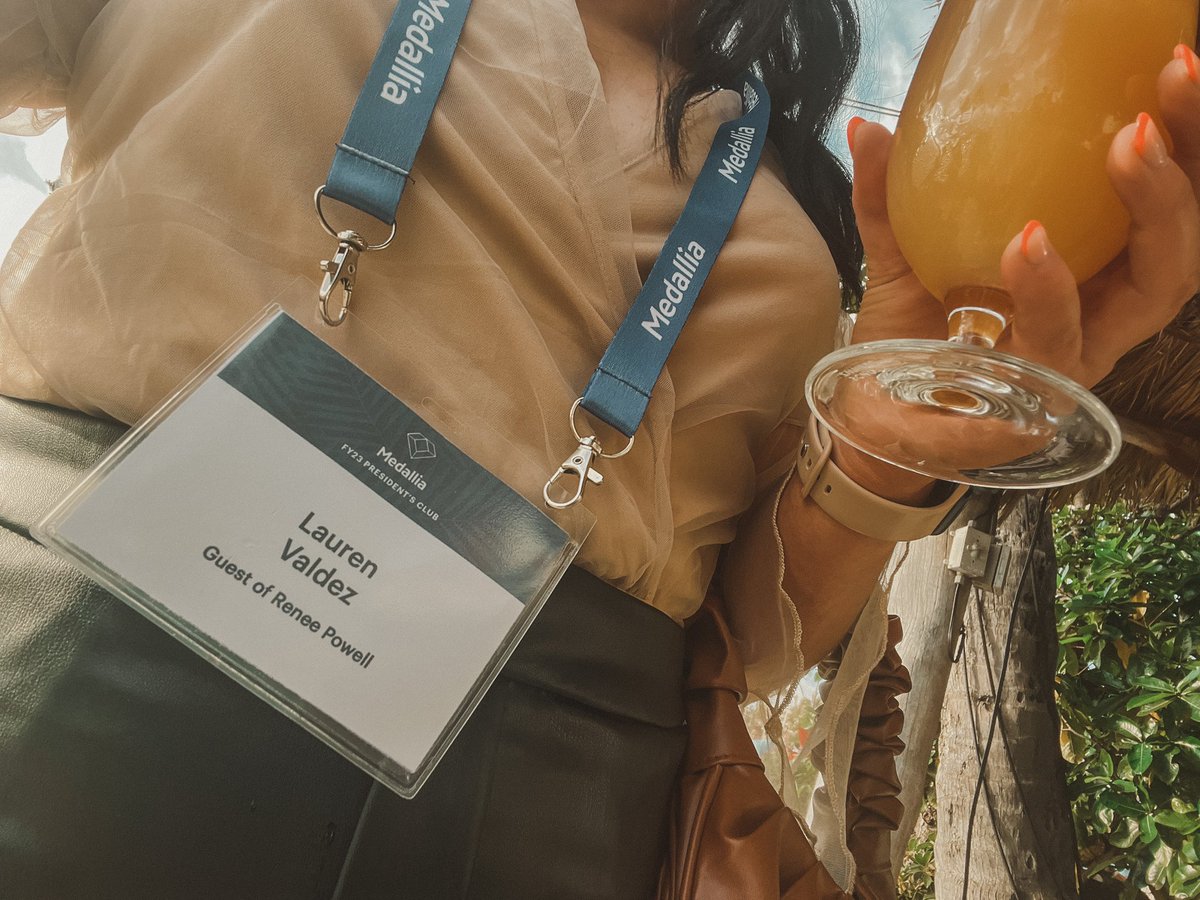laurennv14's tweet photo. This girl. She works SO hard. To be able to stand by her side during Presidents Club and see her get the recognition she deserves was so great. Renee- I am so proud of you and im so lucky to be the one that gets to watch you crush all your goals. I love you! https://t.co/KwL78Quhlc