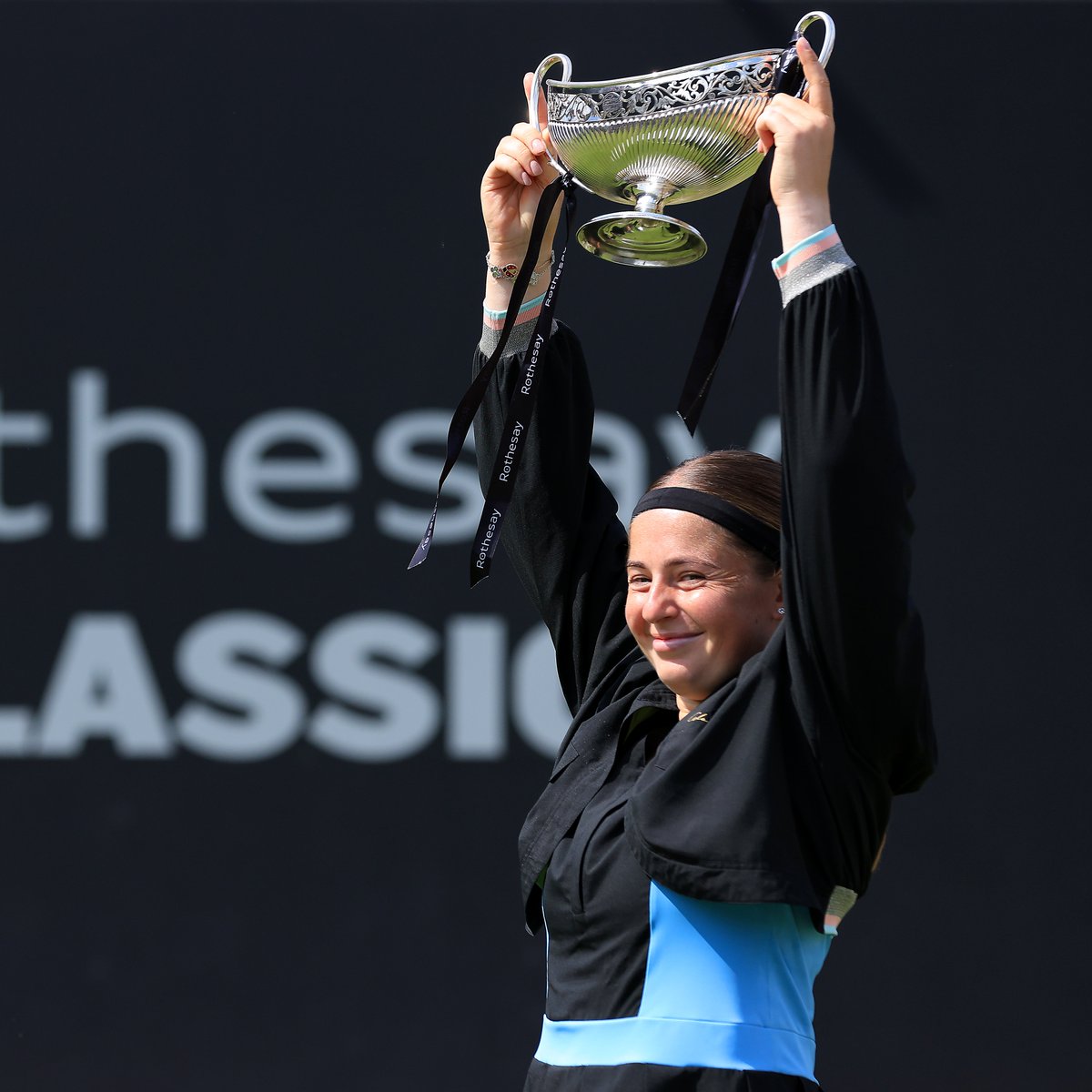 6th title of her career! 🙌

#RothesayClassic | @JelenaOstapenk8