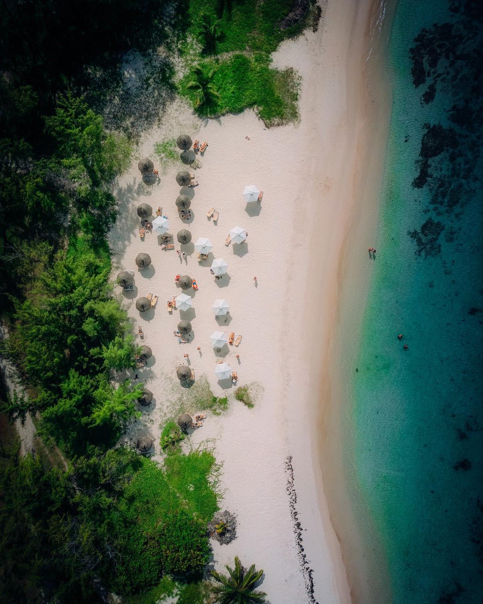 oozeer_riaz's tweet photo. This country is quite photogenic from up there 
#mauritius #travel https://t.co/l2SbByyVIh
