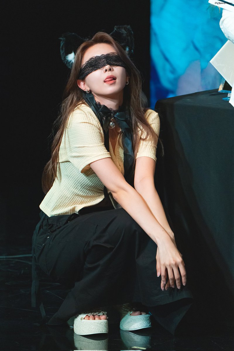 Different_Mean's tweet photo. 230624 점프업 팬사인회 

omg😵

#드림캐쳐 #Dreamcatcher #다미 #DAMI #이유빈 #BONVOYAGE
#드캐_BONVOYAGE_봐야지

@hf_dreamcatcher https://t.co/oilBPjVO2d