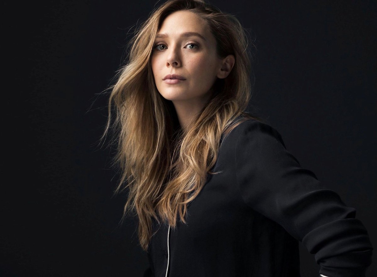 ElClub4AM's tweet photo. 🗣️📢Nueva película safica! 
Alicia Vikander y Elizabeth Olsen serán pareja en la película 'The Assessment'. 

"Viviendo en un mundo destruido por el cambio climático, Olsen y Vikander interpretarán a una joven y poderosa pareja que quiere formar una familia, pero primero debe permitir que una 'asesora' entre en sus vidas"

Está previsto que la película empiece a grabarse este mismo año en Colonia, Alemania.