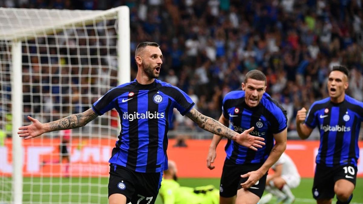 InterMilanFRA's tweet photo. Depuis qu’il a signé à l’Inter, Marcelo Brozovic est le joueur qui a réussi le plus de passes en Serie A (14585) et celui qui a touché le plus de ballons (20403).

~ @OptaPaolo https://t.co/KY8jYhaEQe