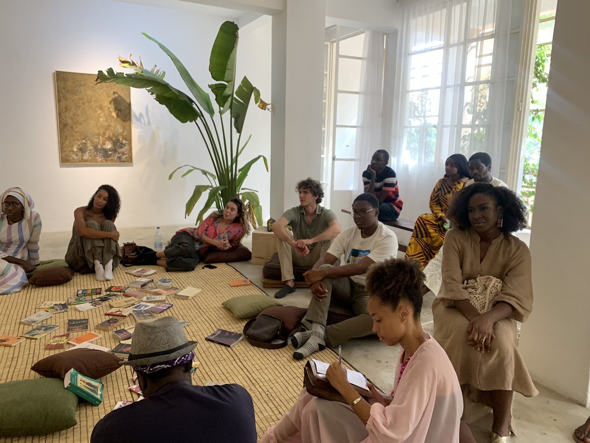 LaBiblio_sn's tweet photo. Retour en images et vidéos sur la première rencontre entre OH GALLERY et La Bibliothèque, en écho avec l’exposition d’Aliou Diack “Lux mea lex”. Sous le thème “Le pouvoir des croyances et de la spiritualité dans la littérature” avec comme invité l’écrivain, Sokhna Mbenga. https://t.co/9qrEDkuqJC