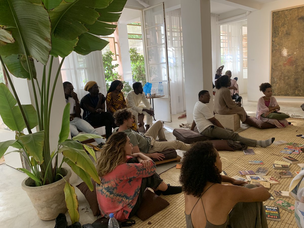 LaBiblio_sn's tweet photo. Retour en images et vidéos sur la première rencontre entre OH GALLERY et La Bibliothèque, en écho avec l’exposition d’Aliou Diack “Lux mea lex”. Sous le thème “Le pouvoir des croyances et de la spiritualité dans la littérature” avec comme invité l’écrivain, Sokhna Mbenga. https://t.co/9qrEDkuqJC
