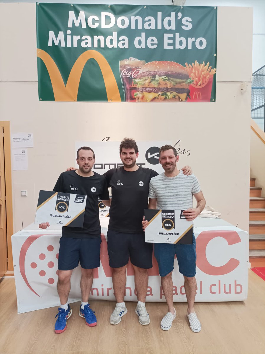 MPadelClub's tweet photo. Domingo de semifinales, finales y entregas de premios en el CIRCUITO NACIONAL KOMBAT en MPC

Pádel del bueno y un ambiente sobresaliente 

Torneo TOP💪 https://t.co/3FIIydzhyT