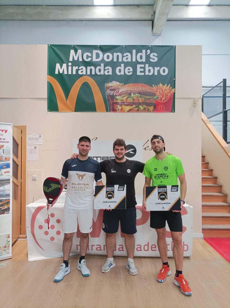 MPadelClub's tweet photo. Domingo de semifinales, finales y entregas de premios en el CIRCUITO NACIONAL KOMBAT en MPC

Pádel del bueno y un ambiente sobresaliente 

Torneo TOP💪 https://t.co/3FIIydzhyT