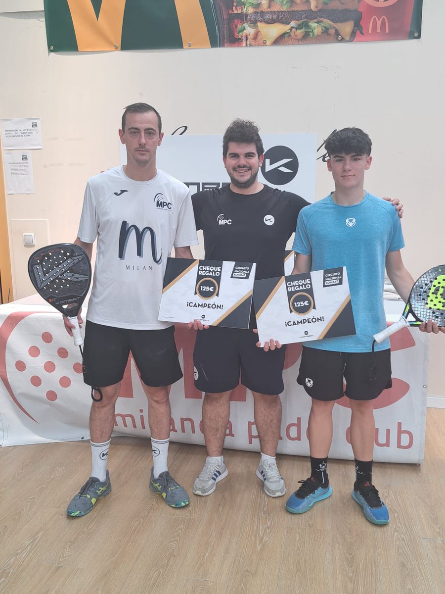 MPadelClub's tweet photo. Domingo de semifinales, finales y entregas de premios en el CIRCUITO NACIONAL KOMBAT en MPC

Pádel del bueno y un ambiente sobresaliente 

Torneo TOP💪 https://t.co/3FIIydzhyT