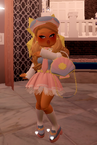 _xclle's tweet photo. @ItzDeo_Playz @RoyaleHighValks its like u made the male counterpart of mine wow https://t.co/8M86UsRyte