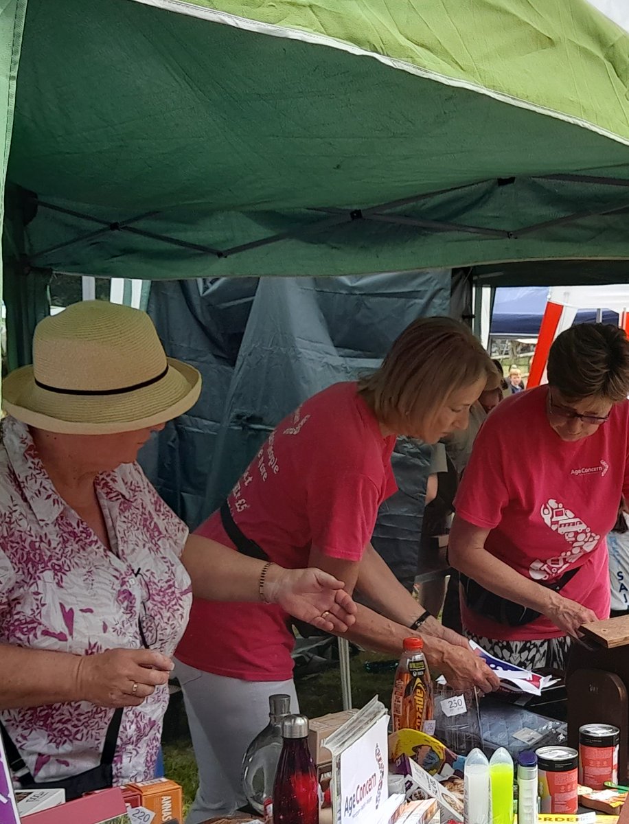 VG afternoon yesterday on the ACMRR stall at Meadvale Fete, #Redhill. We hade a useful sum and a good time was had by all!
Many thanks to <a href="/Priory_Farm/">Priory Farm Estate</a> and <a href="/DorkingHalls/">Dorking Halls 🍿🎭</a> for providing us with some great tombola prizes!
