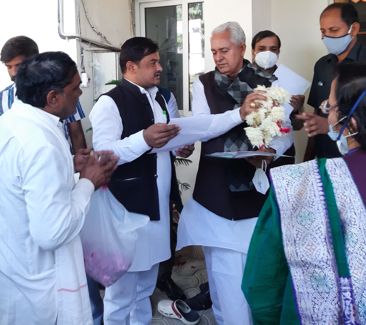 आदरणीय चिकित्सा एवं स्वास्थ्य मंत्री श्री परसादी लाल मीणा जी, नर्सिंग ऑफिसर भर्ती एवं महिला स्वास्थ्य कार्यकर्ता भर्ती सहित समस्त प्रक्रियाधीन भर्तियों के जुलाई माह में दस्तावेज सत्यापन करवाकर आचार संहिता से पहले नियुक्ति दो।
⁦<a href="/ashokgehlot51/">Ashok Gehlot</a>⁩ ⁦<a href="/plmeenaINC/">Parsadi Lal Meena</a>⁩ ⁦