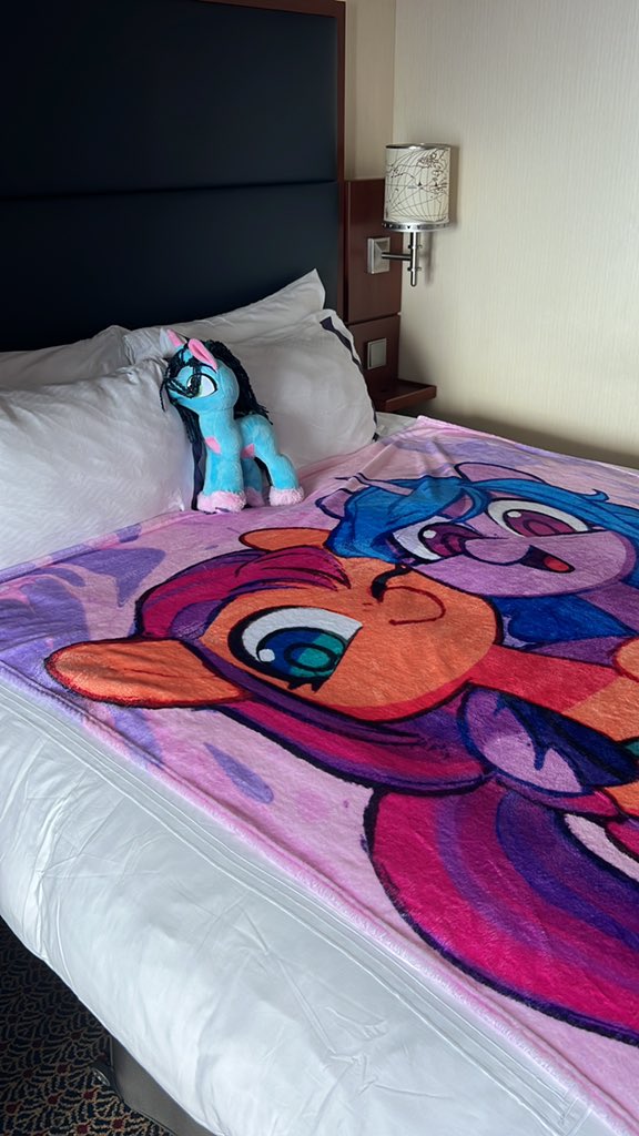 I love how housekeeping makes the bed :D