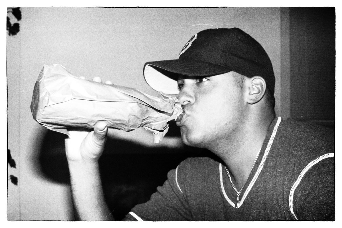 DJBILLEKNIGHT's tweet photo. Old English 800 #ThrowBack #BrownBaggingIt #21YearsOld #HipHopArt #Culture https://t.co/DN4RnKipgl