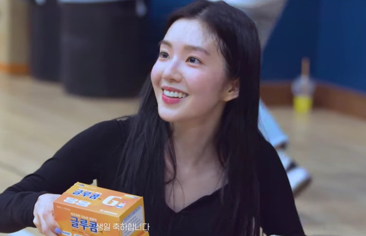 Seulrenejpeg_'s tweet photo. Ganda ng ngiti ah, kanino ba kasi nakatingin 😜 seulrene hawak nyo ko sa leeg ah 😫💛 https://t.co/AfyDhZh18c