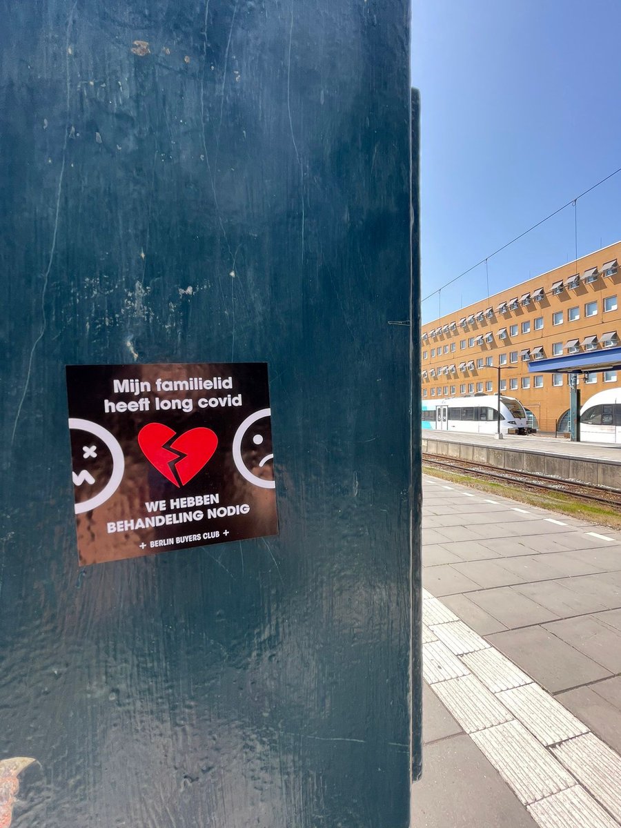 📍Groningen, the Netherlands

🇬🇧 “My family member has Long Covid, we need treatment”

#LongCovid #LongCovidAwareness

#LetsStickTogether

(spotted by @w_duif, stickers @BerlinBuyers)
