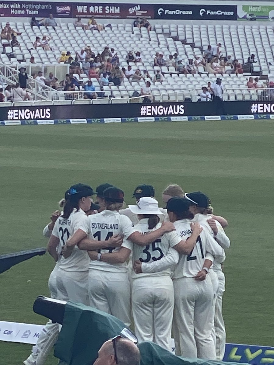 Big job ahead for @AusWomenCricket with a lead of 267 and England have almost 4 sessions to get them. 3 spinners will be a huge advantage heading into the 5th day #WAshes