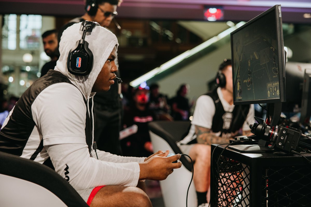 NetsGamingCrew's tweet photo. "I didn’t understand it until I became a dad myself...a lot of people don’t understand a hard-working parent until you’re in their shoes" - @ChicagoStreetz_ 

Part-Time 2K Player, Full-Time Dad 

Story by @Jbeale02 ⤵️
https://t.co/7mAVZbRDO3 https://t.co/qp1aT7PUJ6