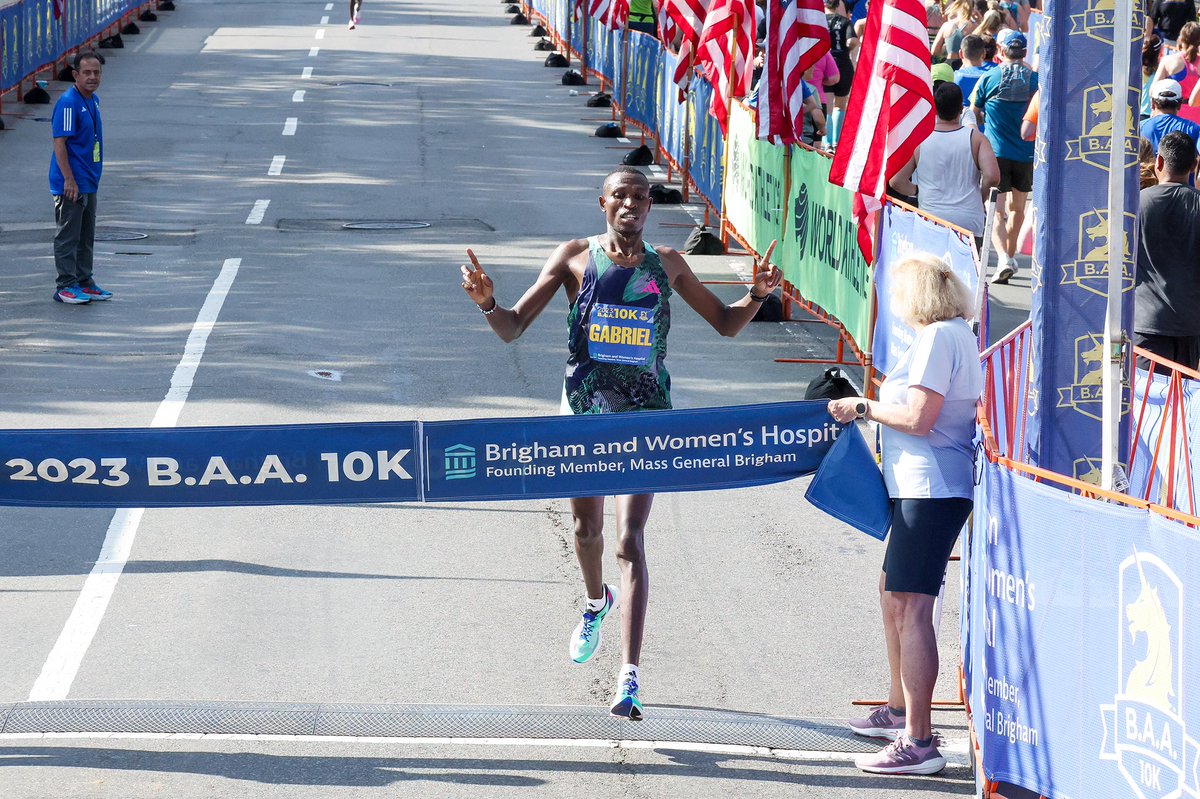 BAA's tweet photo. This year’s 2023 #BAA10K @Honda #DriveToTheFinish features our champions Hermin Garic, Yen Hoang, Gabriel Geay, & Hellen Obiri!🏆 Congratulations to our champions & all who showed up today for themselves and for their fitness!💪 We’ll see everyone at the #BAAHalfMarathon! https://t.co/F0VVihXNam