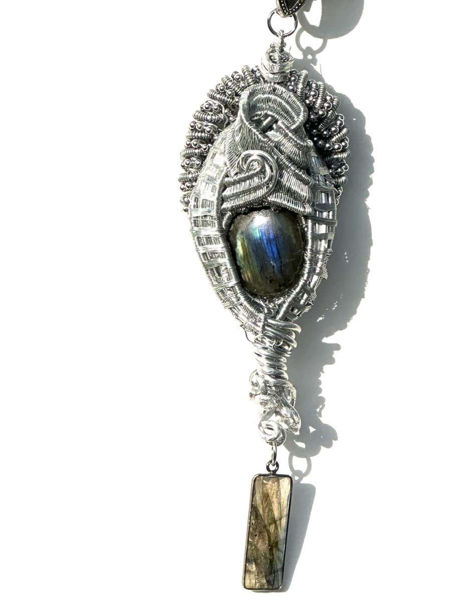 Wire_Wrapture's tweet photo. FINAL DAY for 15% off and FREE earrings at https://t.co/5ujRMnzKvu This is Queen. She’s one of a kind and won’t be replicated. #wirewrapping #wirewrappedjewelry #collar #queen #necklace #handmadejewelry #wirewrapartist #wirewrapart #labradorite #labradoritejewelry https://t.co/qQpiAULJzY