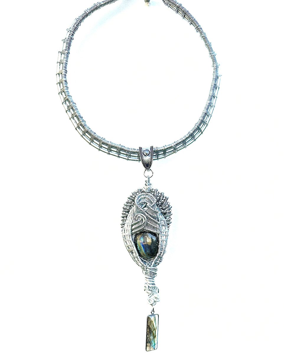 Wire_Wrapture's tweet photo. FINAL DAY for 15% off and FREE earrings at https://t.co/5ujRMnzKvu This is Queen. She’s one of a kind and won’t be replicated. #wirewrapping #wirewrappedjewelry #collar #queen #necklace #handmadejewelry #wirewrapartist #wirewrapart #labradorite #labradoritejewelry https://t.co/qQpiAULJzY