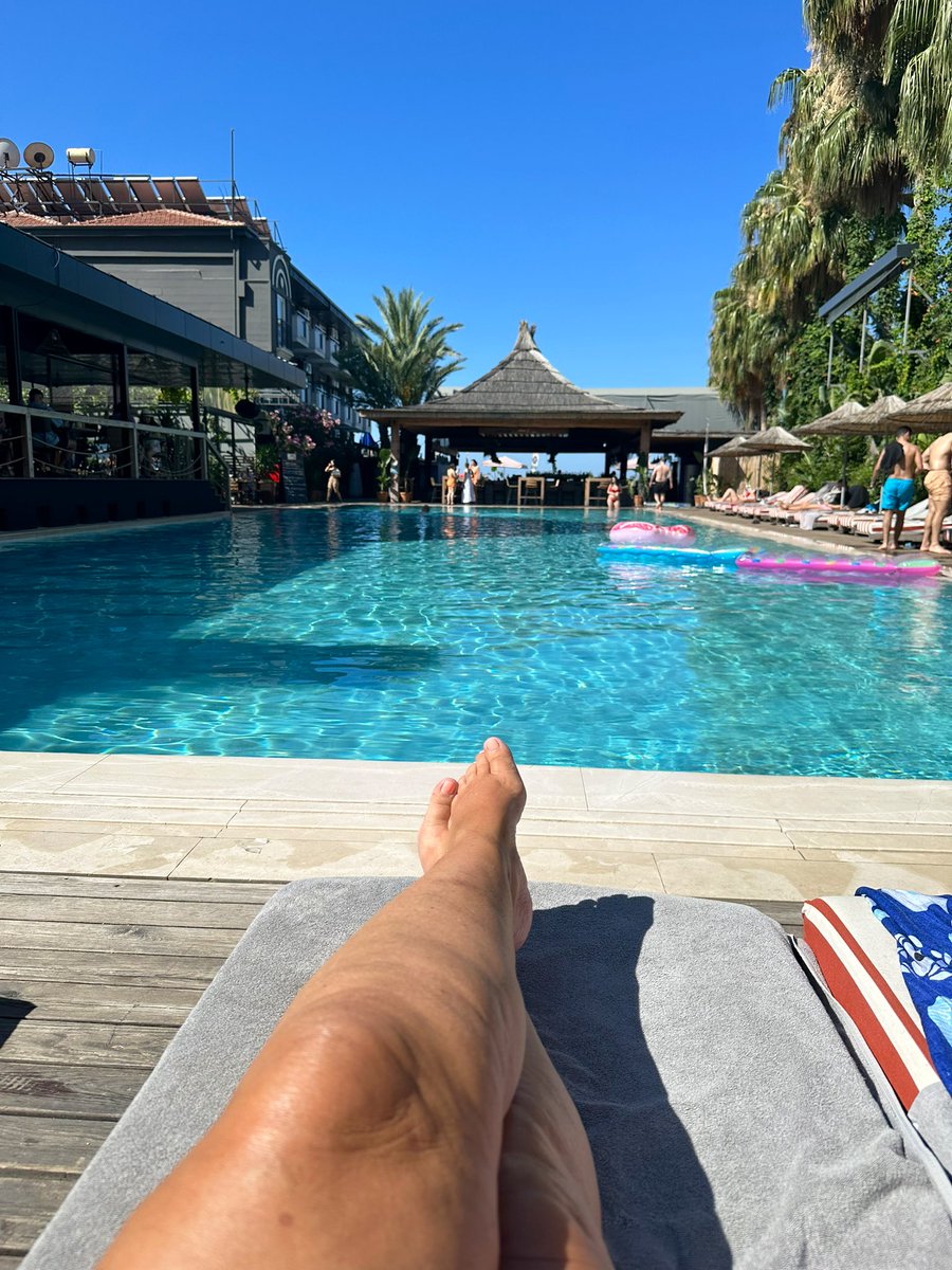 Eclipse12002's tweet photo. #CooksClub poolside 👌🏼😎☀️#Turkey https://t.co/BAmerX1OLU