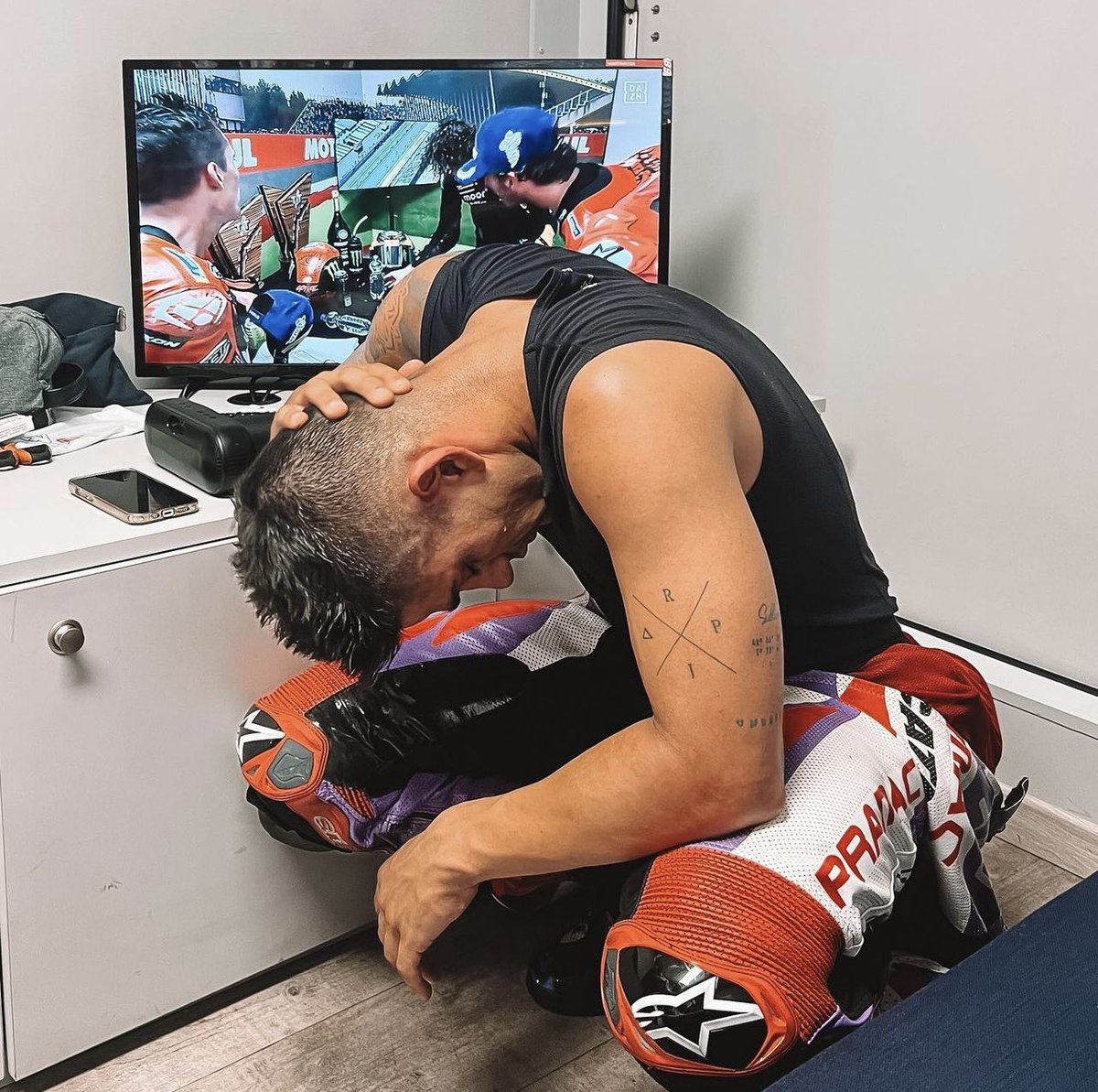 88jorgemartin's tweet photo. P5 en carrera. Lo he dado todo ! Hemos estado muy condicionados por salir desde atrás, pero buena remontada y marcando el mejor ritmo de carrera en una pista que me ha costado... nos vamos segundos al parón del verano y volveremos mas fuertes! Gracias a los que me apoyáis ❤️🍀 https://t.co/tD8xz0g0il