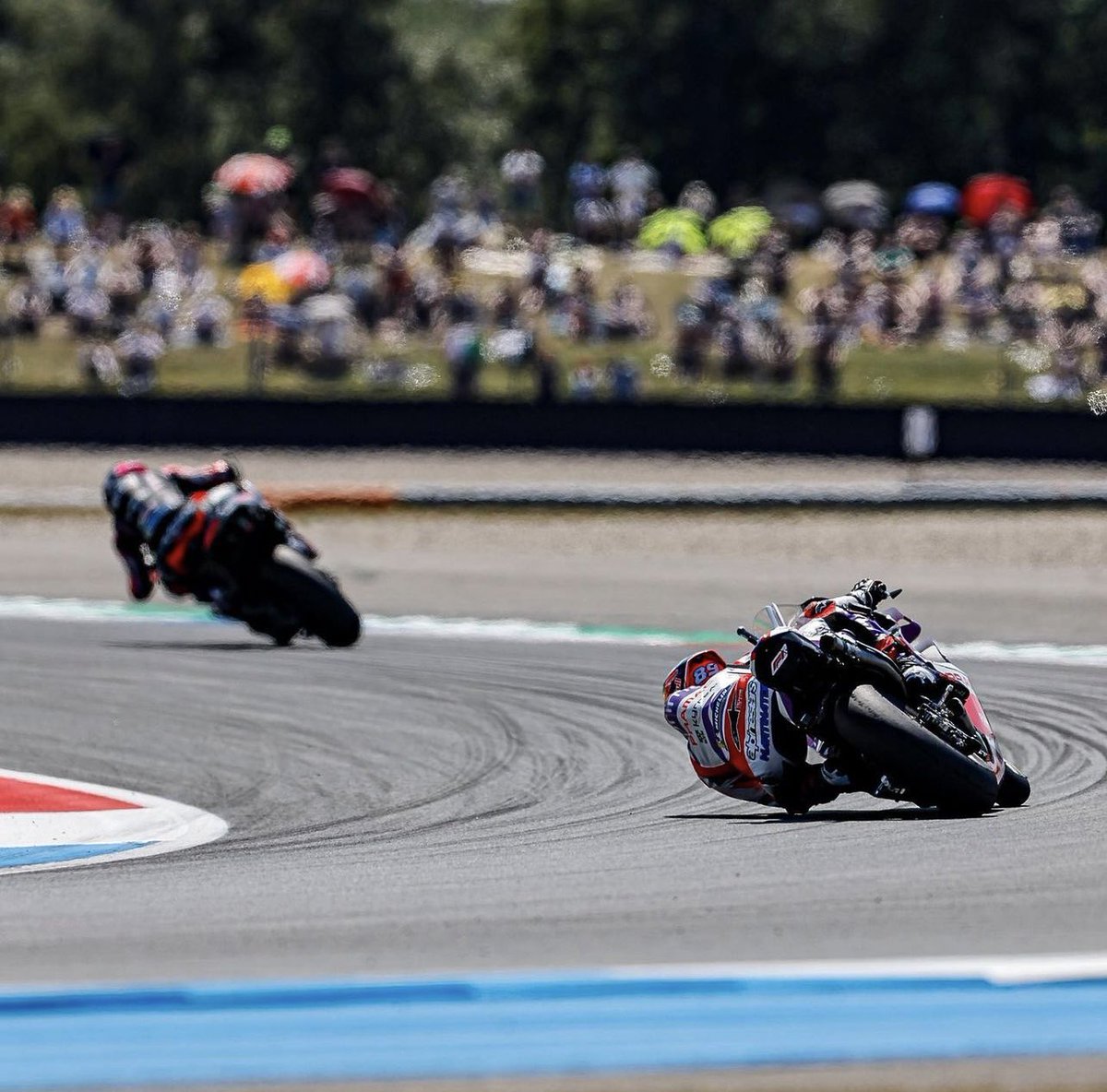 88jorgemartin's tweet photo. P5 en carrera. Lo he dado todo ! Hemos estado muy condicionados por salir desde atrás, pero buena remontada y marcando el mejor ritmo de carrera en una pista que me ha costado... nos vamos segundos al parón del verano y volveremos mas fuertes! Gracias a los que me apoyáis ❤️🍀 https://t.co/tD8xz0g0il
