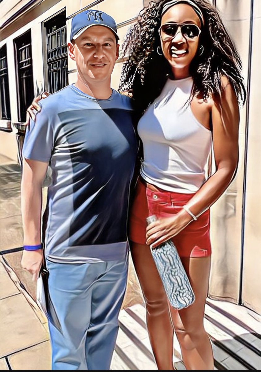 FLYNNTOONARMY's tweet photo. Always nice meeting the lovely Beverley Knight. Thank you for the photo @Beverleyknight #beverleyknight #singer #songwriter #westend #theatre #actress #musicaltheatre #thebodyguard #soulsinger #thebodyguardmusical #sisteract #sylvia #olivierswards #sisteractthemusical https://t.co/8g8BewuW1B