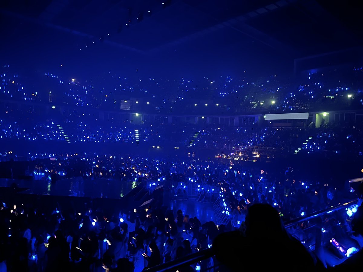 VacharaMark's tweet photo. #KUN2023WorldTourBKK 过来看大厂朋友的演唱会呢✌️ https://t.co/iQvT5eMmwk