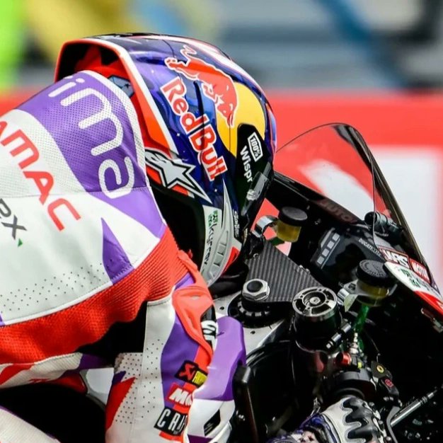 fcjorgemartin's tweet photo. Buena remontada y gran ritmo en pista @89jorgemartin 👏🏻
Un 🅿️5️⃣ en el #DutchGP que hace estar 2° en el mundial de #MotoGP 
Gran resultado para irse de vacaciones 👌✌️👊🏻💨😎🔥

#JM89 #JM88Forever 
#Martinator #FamilyJM 
#CabezaYGas #Sangre 
#PrimaPramacRacing #ForzaDucati https://t.co/Xa4Q143L76